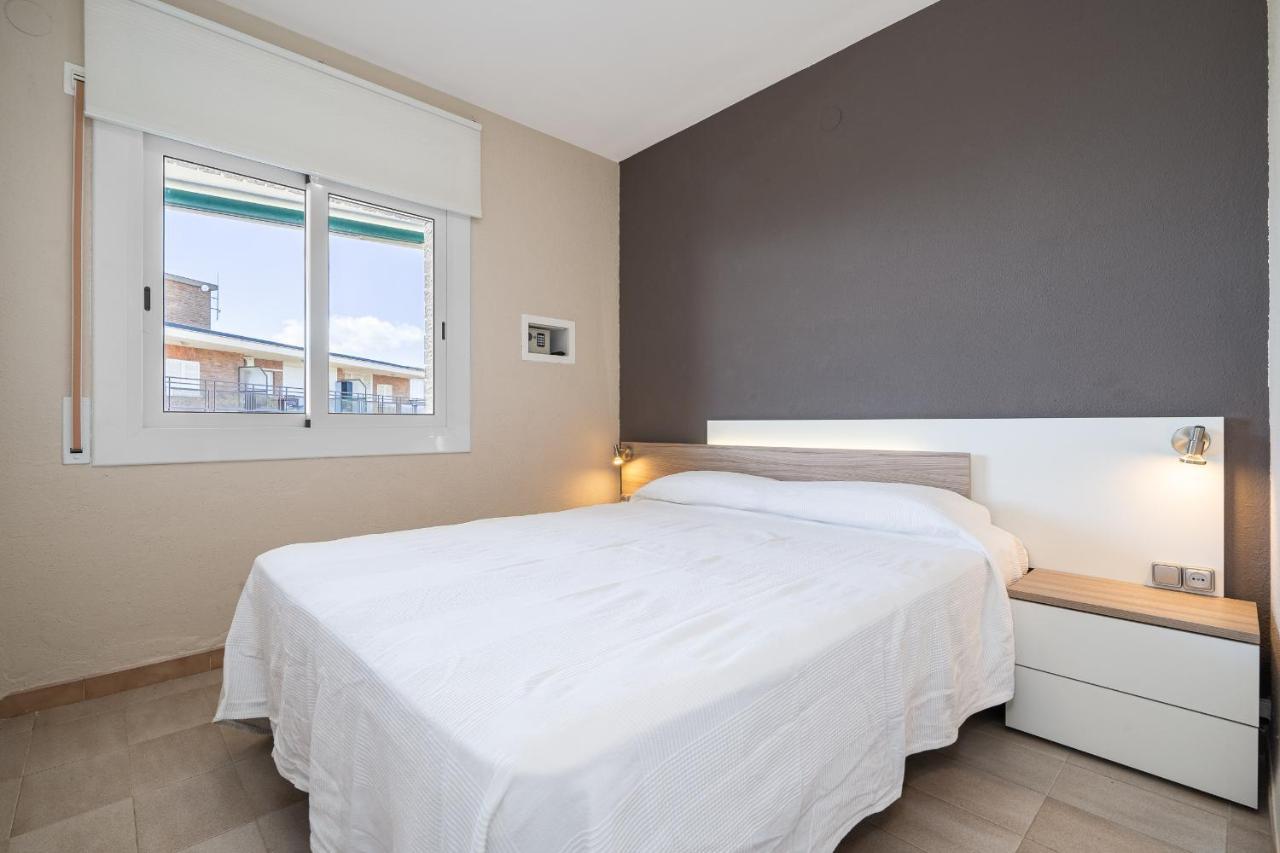 Hauzify I Apartament Punta Del Cavall サロウ エクステリア 写真
